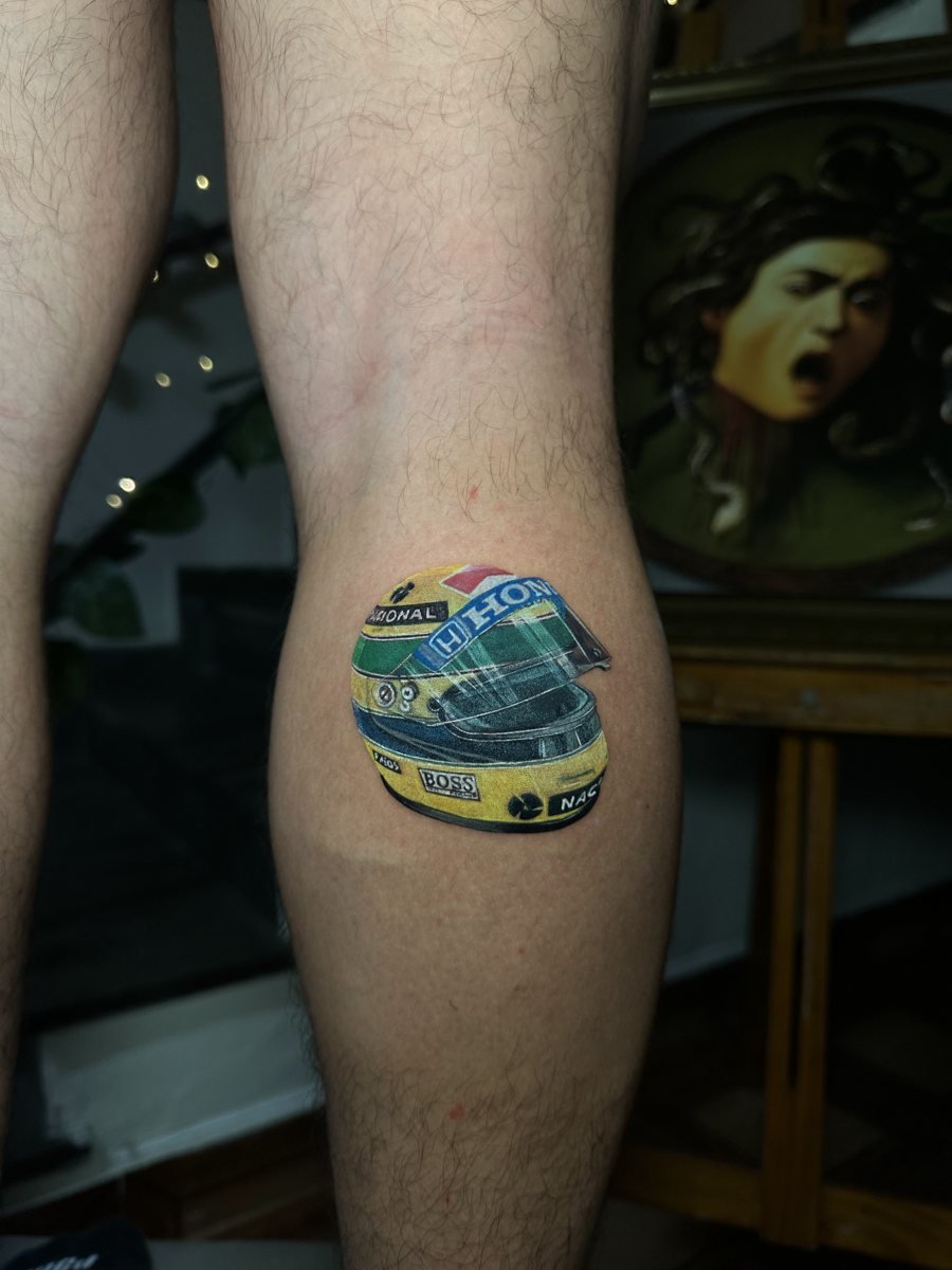 Tatuagem de capacete